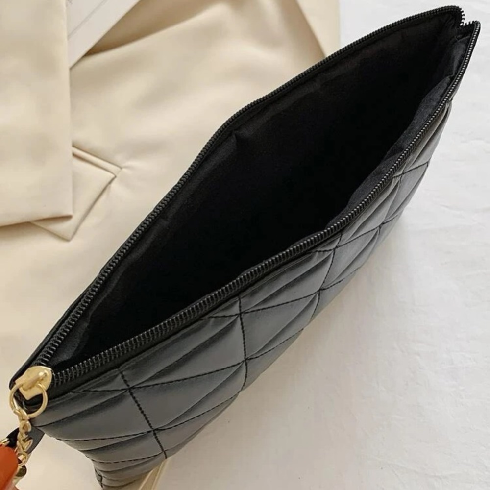 NWT Goregous Green Triangular Quilted Tassel Zipper Faux Leather Wristlet Bag - Picture 8 of 8